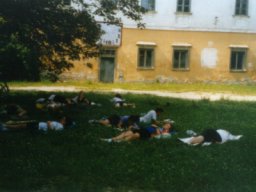 Moravsk Krumlov - odpoledn odpoinkov idyla na trvnku.