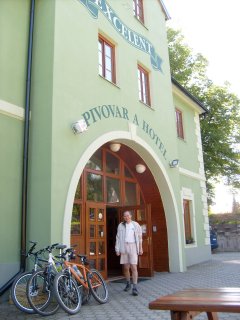 Excelentn Pavel ped excelentn restaurac. :-)
