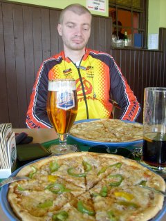 Pizza byla moc dobr a bylo j hodn. Mam!!!