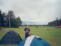 Kemp Caravan Vavriovo - v poped je vidt Pavel, v pozad v mracch nen vidt Vysok Tatry.