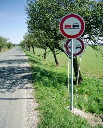 Z�kaz p�edj�d�n� druh�ho stupn�. (Vyfoceno a� dodate�n� p�i jedn� dal�� proj��ce.)