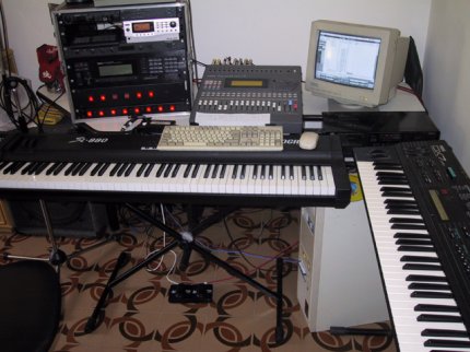 [Phot: Sergio's MIDI setup]