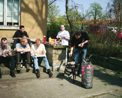 [Photo: tWh on the barbecue]