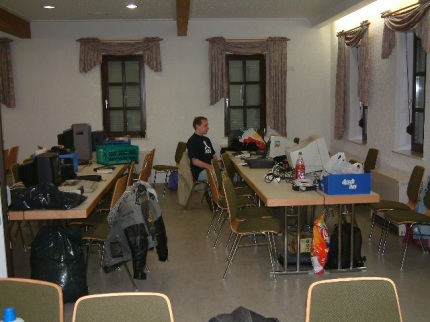 [Photo: Mad Butscher playing late]