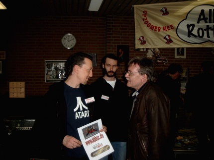 [Photo: Wolfgang talking to Sijmen]