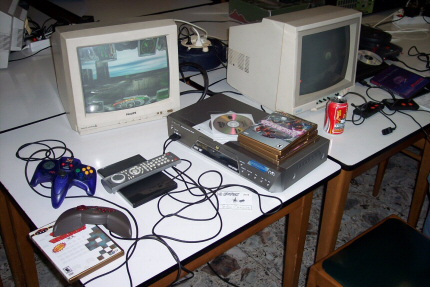 [Photo: Nuon machines]