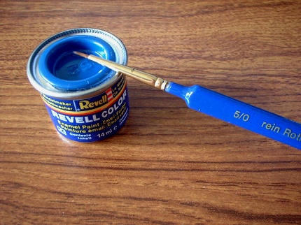 [Photo: Blue modelling enamel paint]