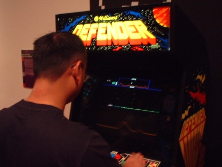 [Photo: Shiuming playing Defender]