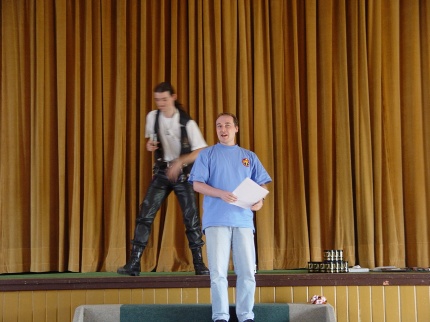 [Photo: TWW receiving his prize]