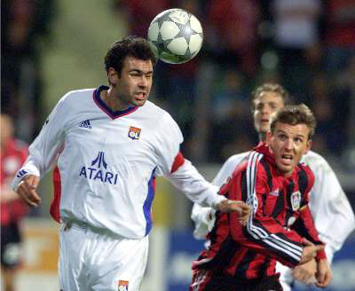 [Photo: Lyon soccer shirt with Atari logo]