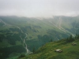 T�sn� pod mraky...