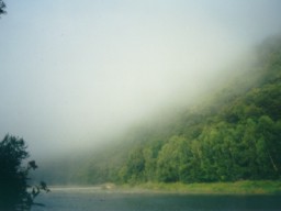 Berounka. Rann� mlha nad jezem.