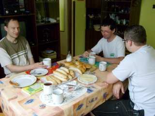 �aj��ek, rohl��ky, housti�ky, m�s�lko, s�re�ek, marmel�dky... m�am, m�am...