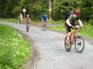 Jo, tak takov�hle p�kn� cesty m��u.