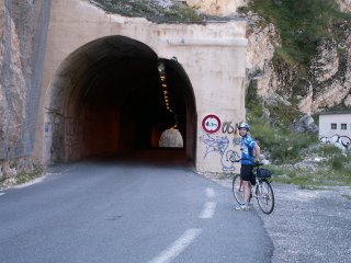 V��ka p�es 4 metry - to by m�lo sta�it i Honzovi. :-)