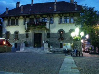 P�ed m�stn� radnic�.