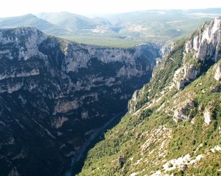 Tamtudy n�kudy dole p�jdeme p�ky.