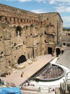 �koda �e se zrovna nic na jevi�ti nehraje. ;-)