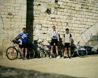To si takhle odpoledne jedu na proj��ku na kole a najednou kouk�m, no n�, Avignon! :-)