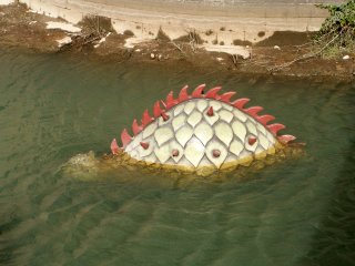 Kdy� spadnete do p��kopu, se�ere v�s tahle stra�n� vodn� p��era.