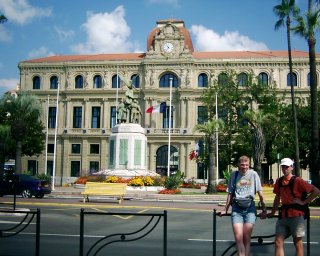 P�� proch�zka po Cannes.