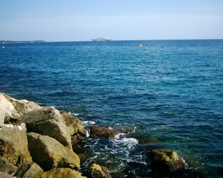 Odkud a kampak asi pluje?