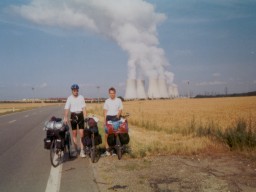 Jadern� elektr�rna Dukovany. Gener�tory mrak� jedou naplno.