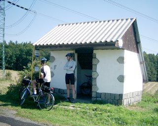 Dnes je ned�le, sm�la, nic mu nejede.