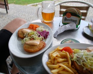 Ale n� v�ichni si dali tuto m�stn� specialitu.