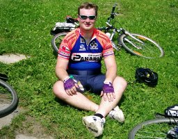 Tom� medituje na�slun��ku.