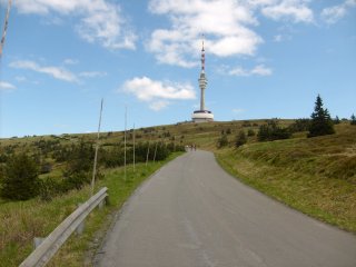 P�� turista se m��e p�edpa�enou rukou t�m�� dotknout cesty p�ed sebou. ;-)