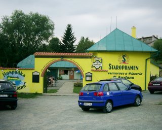 Nep�ehl�dnuteln� �lut� restaurace.