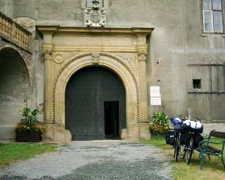 Tova�ov - z�mek.